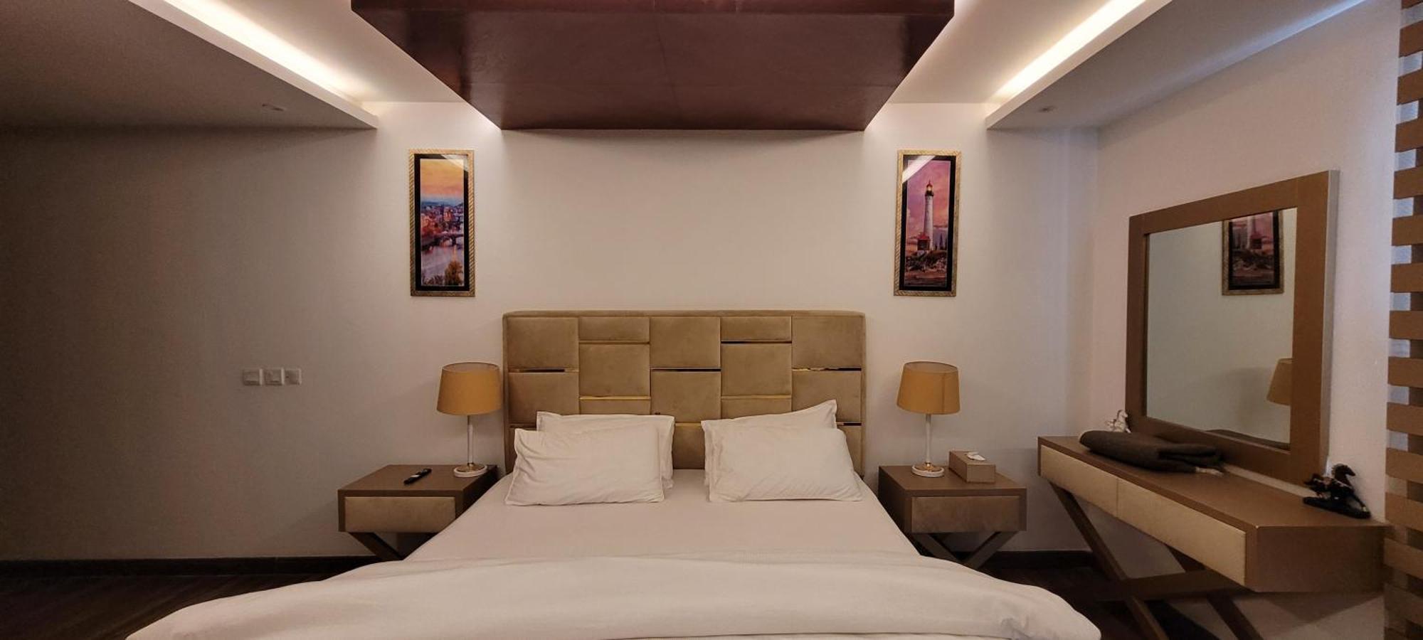 Goldcrest Luxury Apartments Lahore Exterior foto