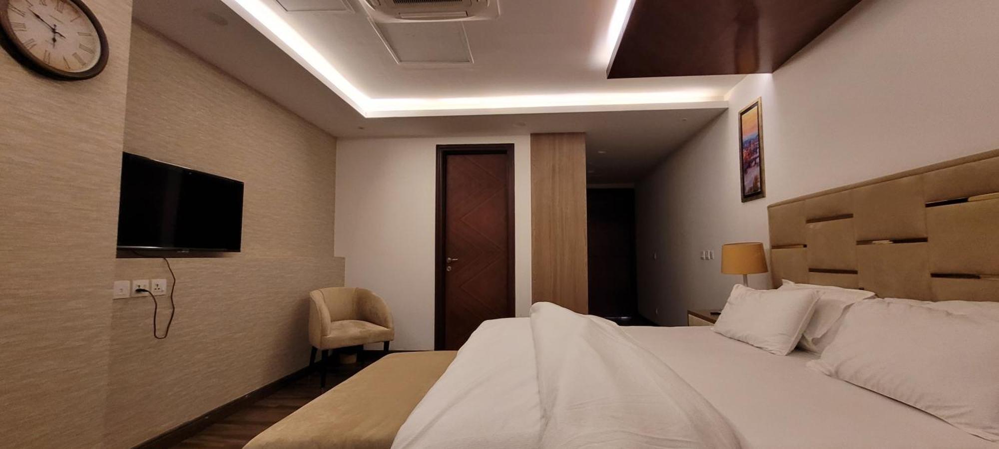 Goldcrest Luxury Apartments Lahore Exterior foto
