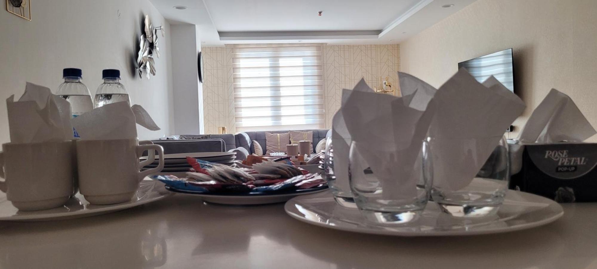 Goldcrest Luxury Apartments Lahore Exterior foto