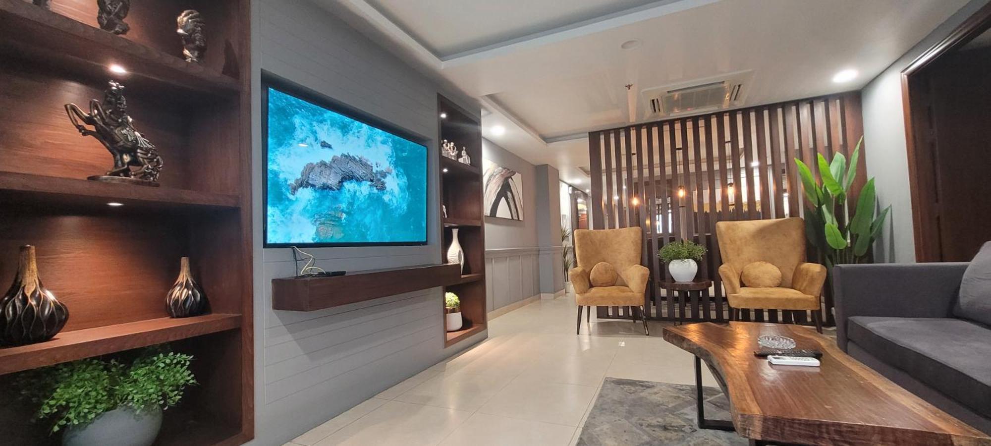 Goldcrest Luxury Apartments Lahore Exterior foto
