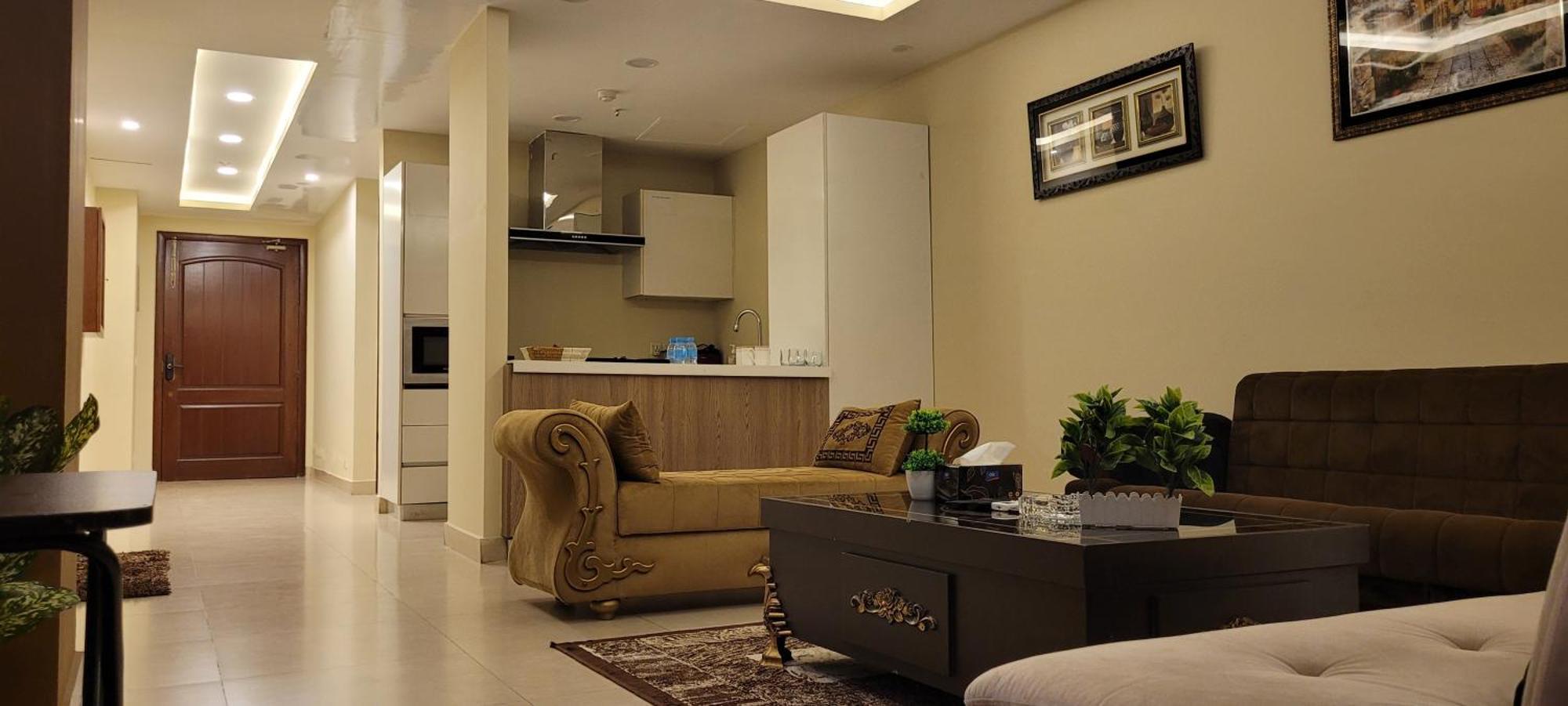 Goldcrest Luxury Apartments Lahore Exterior foto